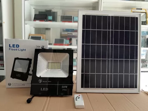 Đèn pha LED năng lượng mặt trời IP66 50W
