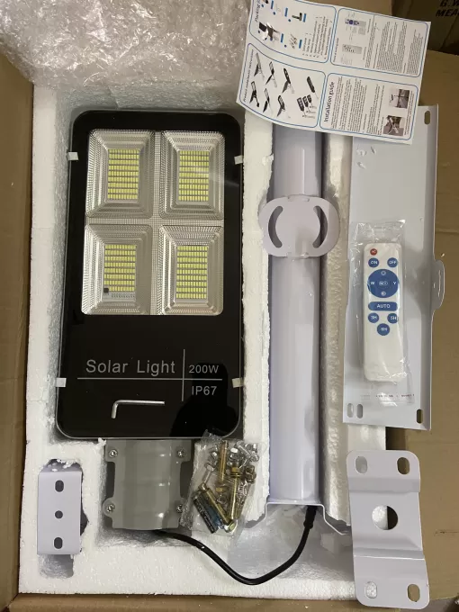 ĐÈN BÀN CHẢI NĂNG LƯỢNG MẶT TRỜI 200W
