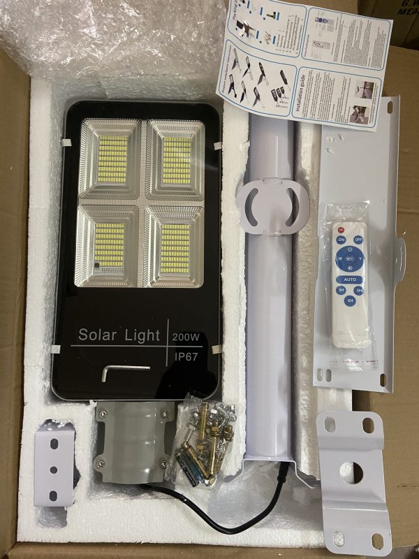 ĐÈN BÀN CHẢI NĂNG LƯỢNG MẶT TRỜI 200W
