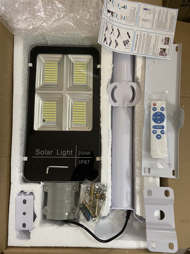 ĐÈN BÀN CHẢI NĂNG LƯỢNG MẶT TRỜI 200W