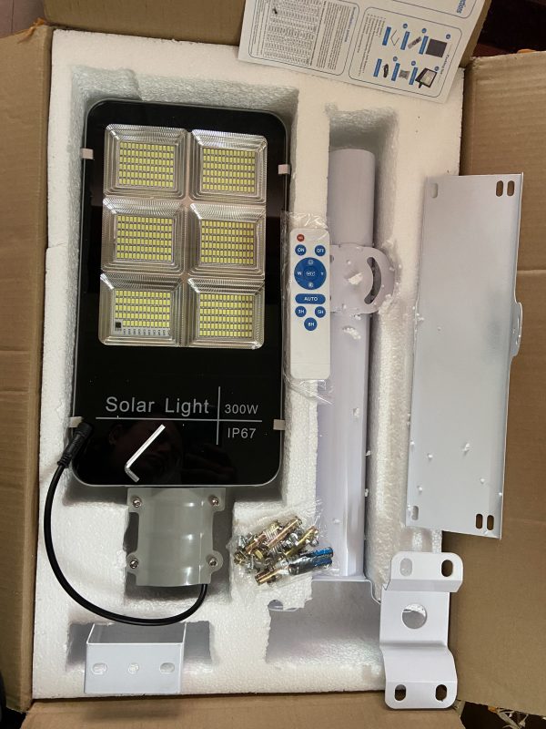 ĐÈN BÀN CHẢI NĂNG LƯỢNG MẶT TRỜI 300W