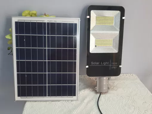 ĐÈN BÀN CHẢI NĂNG LƯỢNG MẶT TRỜI 100W