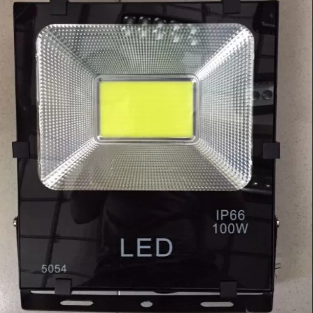 Đèn Pha Led 100W IP66 CHIP COB 5054