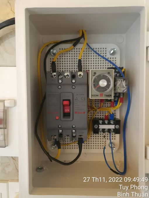 Tủ điều khiển ngắt nguồn điện khi có báo cháy dùng điện áp 24VDC hoặc 220VAC