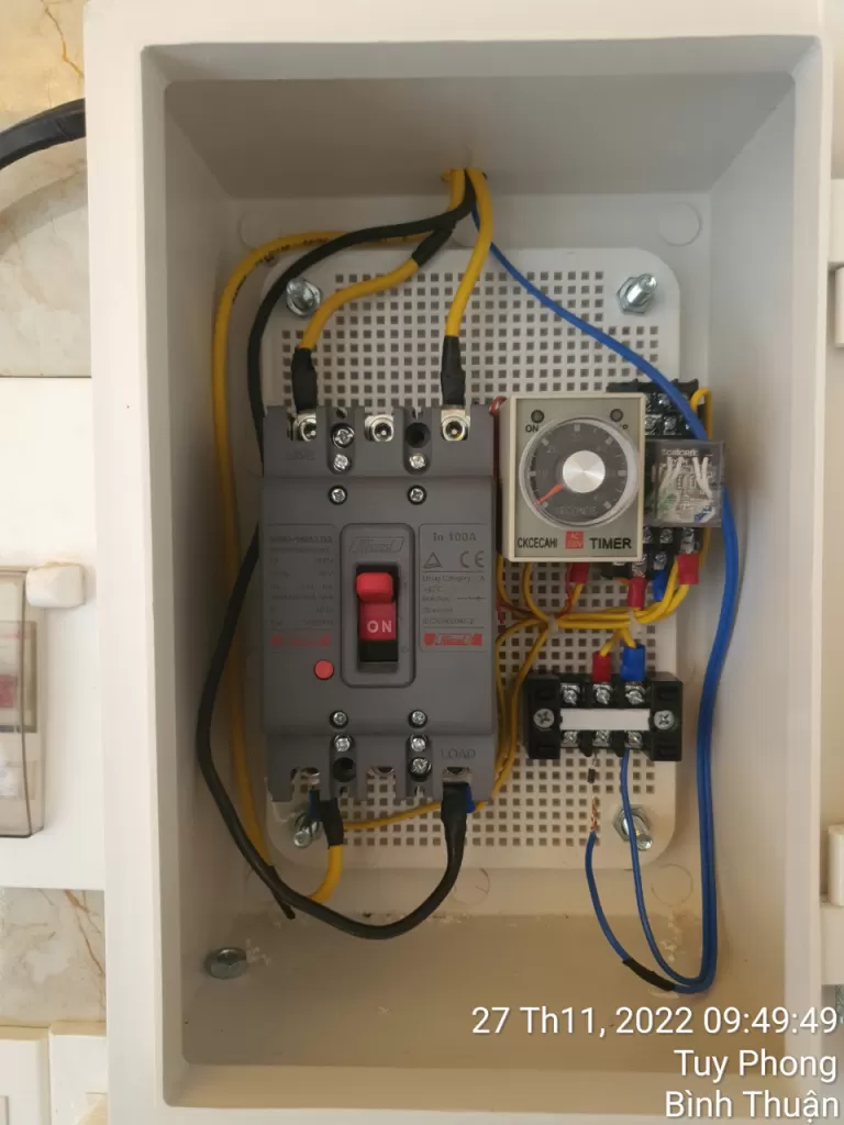 Tủ điều khiển ngắt nguồn điện khi có báo cháy dùng điện áp 24VDC hoặc 220VAC