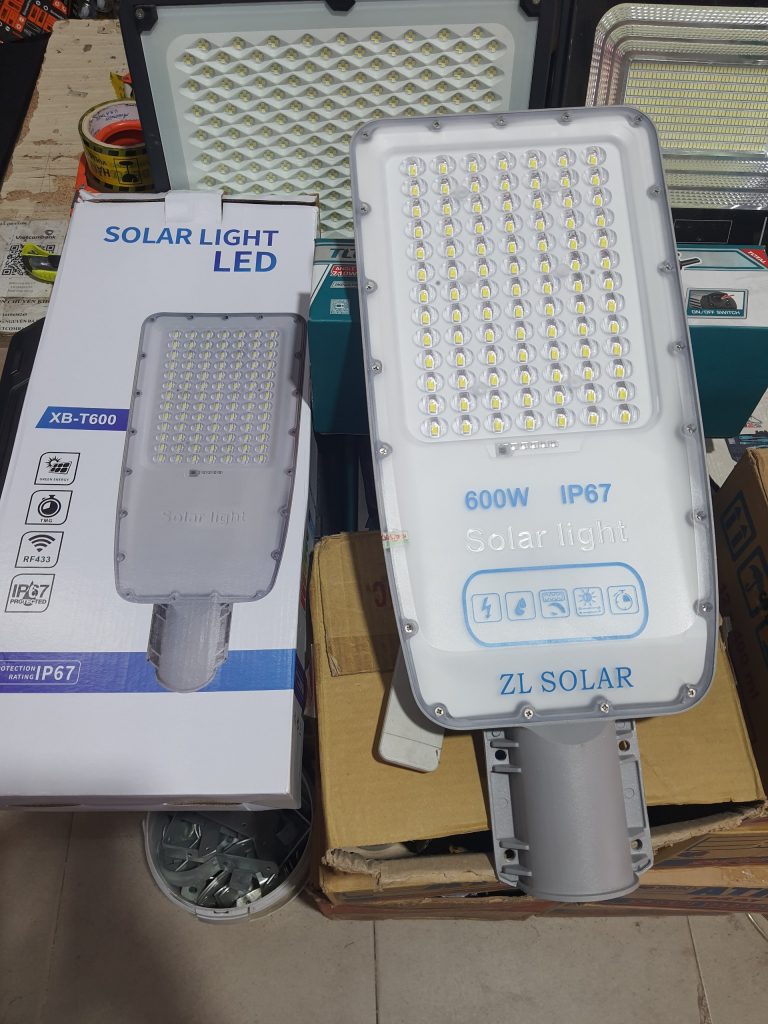 Đèn bàn chải năng lượng mặt trời, đèn đường NLMT 600W chip 5054 siêu sáng